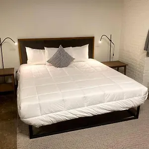 3e-spacious Close To Pitt/cmu/carlow, Sleeps 4 Apartment